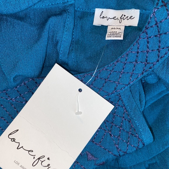 🌸NWT Love, Fire Cold Shoulder Top Size M - Picture 4 of 4